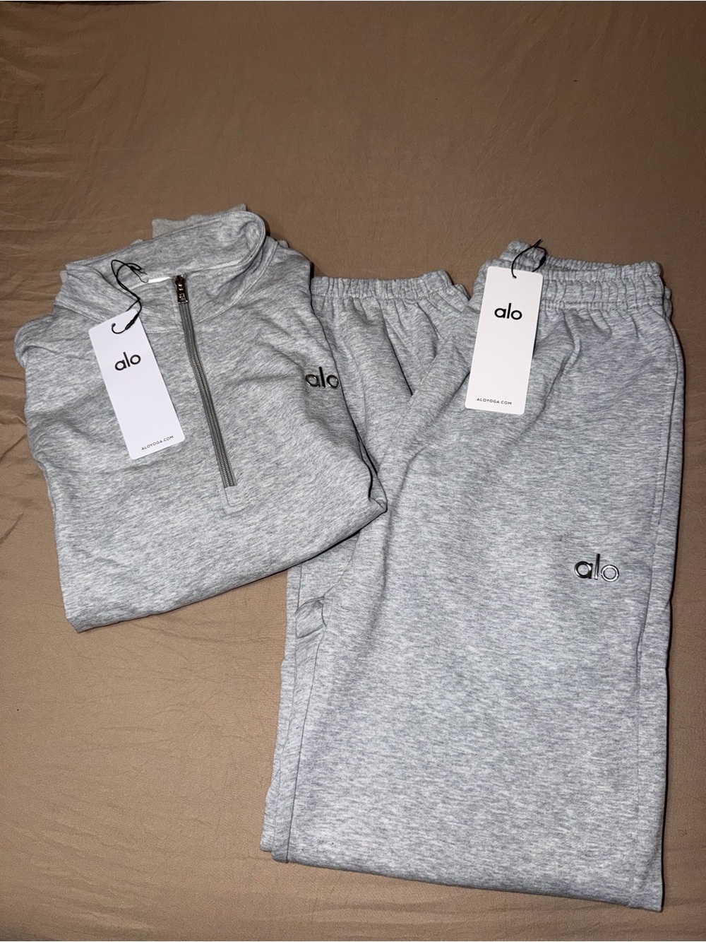 Alo Yoga Men’s Quarter-Zip & Jogger Set